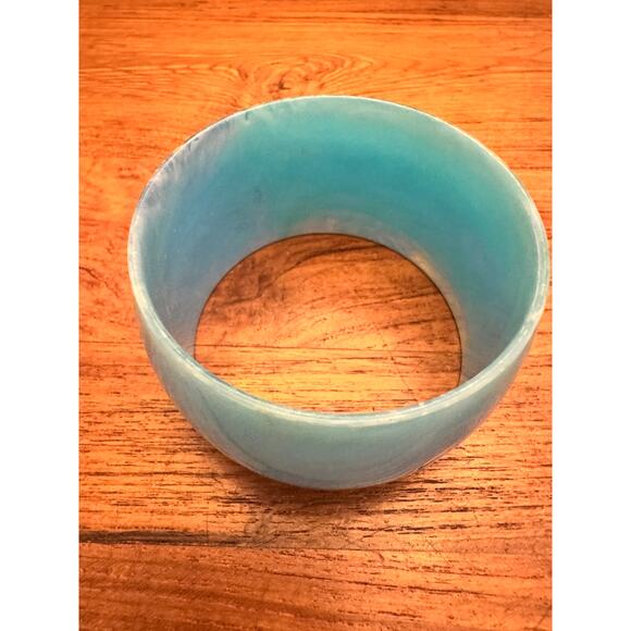 Vintage Jewelry - Vintage 80s cuff bracelet in turquoise resin